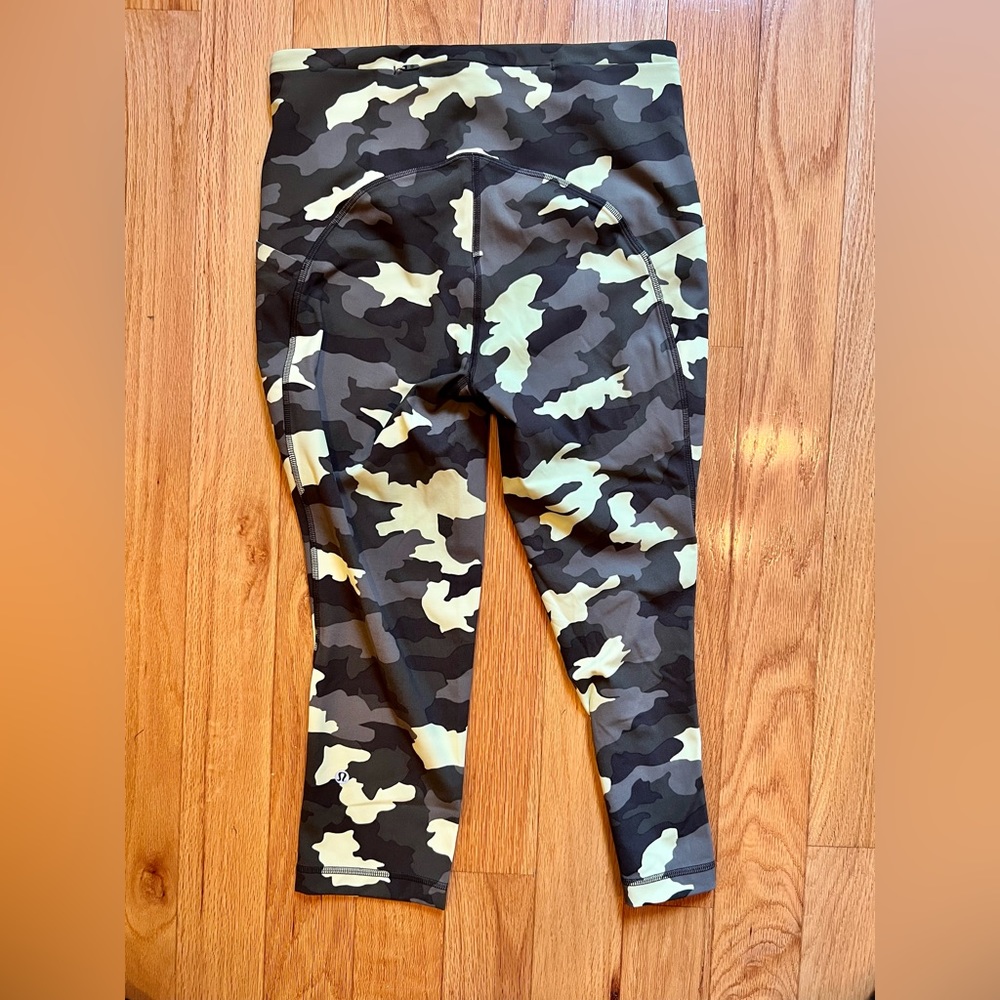 Lululemon women’s Swift Speed HR Crop 19”. Dark and light green/yellow Camo.